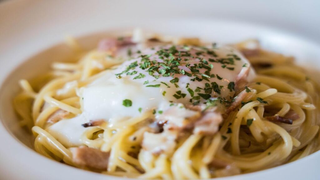 Classic Carbonara Recipe: A Decadent Italian Pasta Dish
