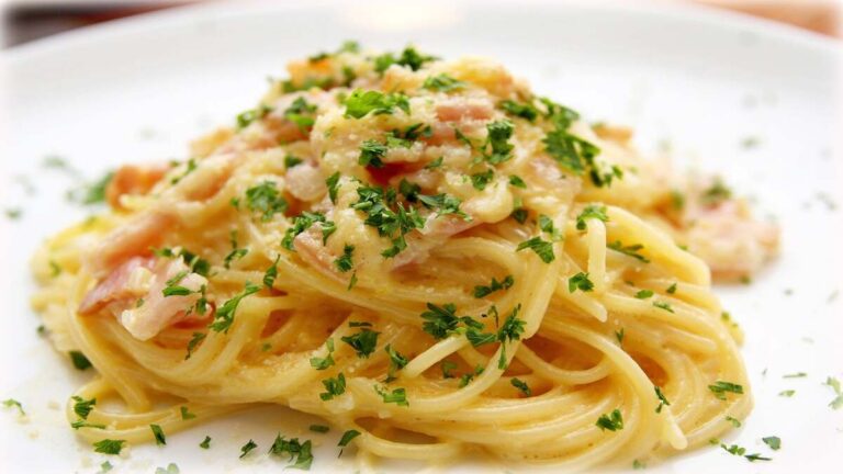Classic Carbonara Recipe: A Decadent Italian Pasta Dish