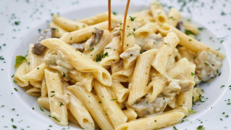 Creamy Garlic Mushroom Pasta Recipe