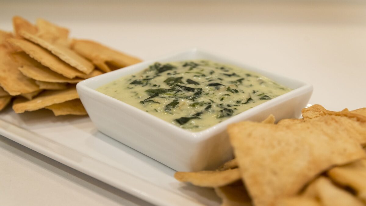 The Ultimate Guide to Spinach and Artichoke Dip Recipe: A Crowd-Pleasing Classic
