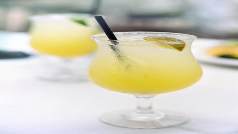 The Art of Crafting Bespin Fize Recipe: A Galactic-Inspired Elixir for Modern Mixologists