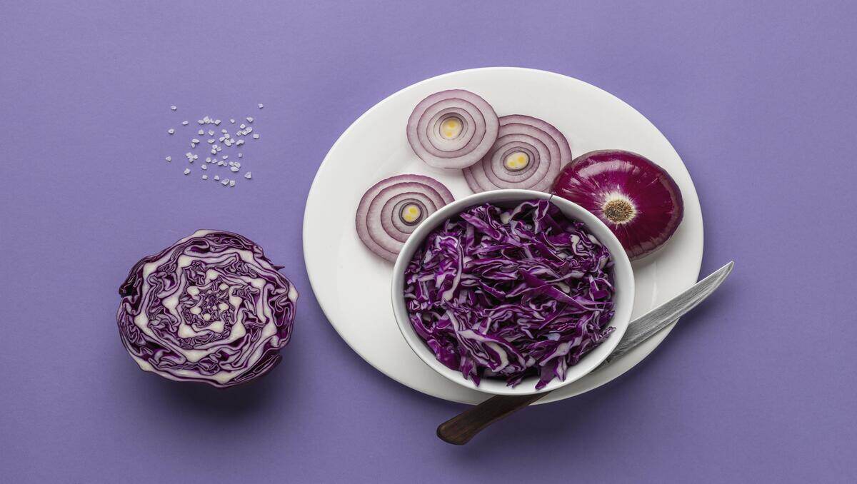 flat-lay-cabbage-bowl-with-onion