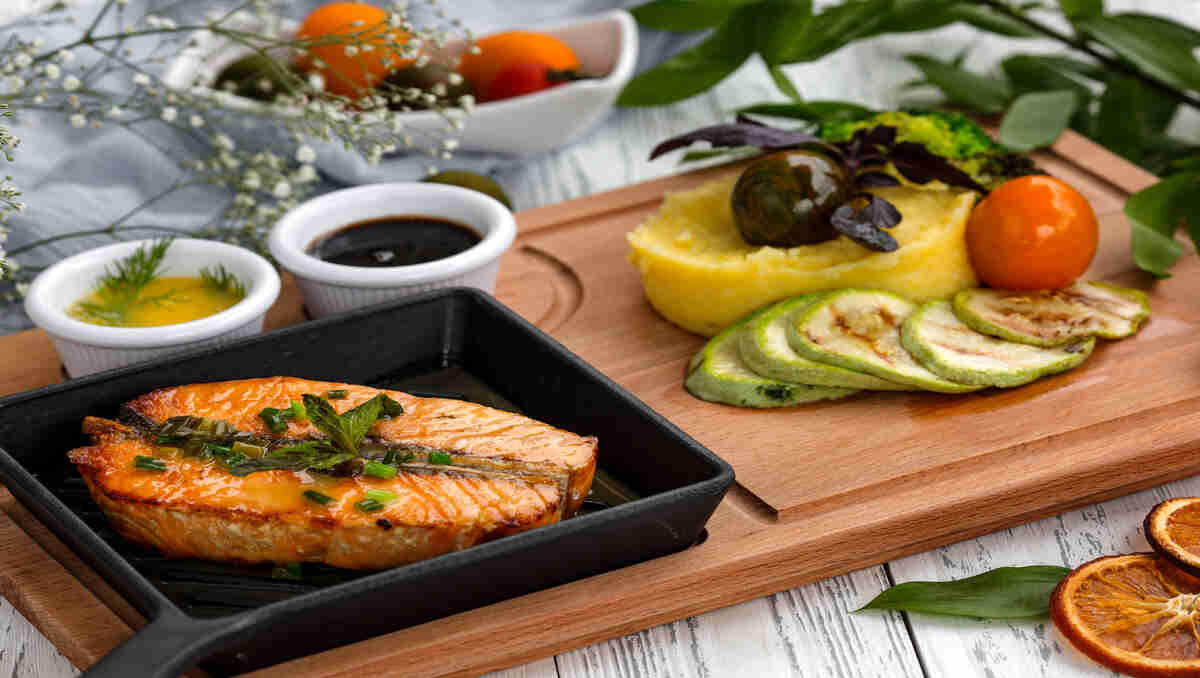 "5 Classic New Orleans Redfish Recipes (Blackened Magic, Courtbouillon & More!)